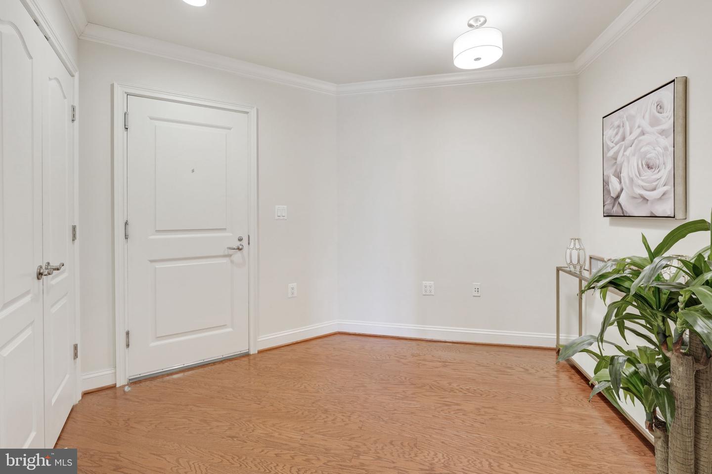 320 S West STREET Unit: 304