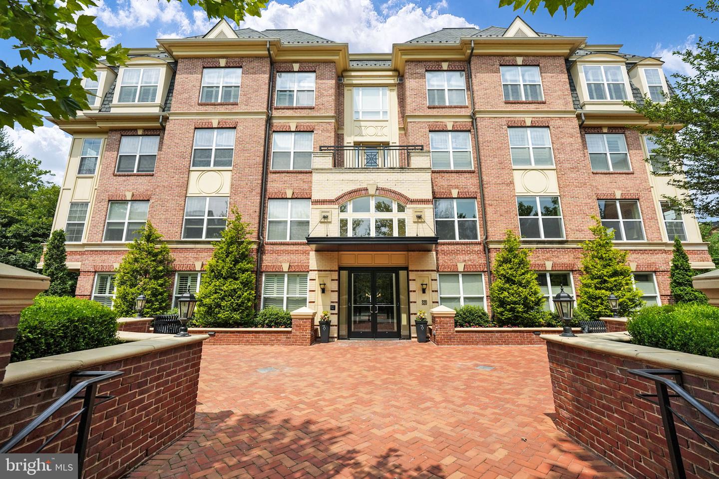 320 S West STREET Unit: 304