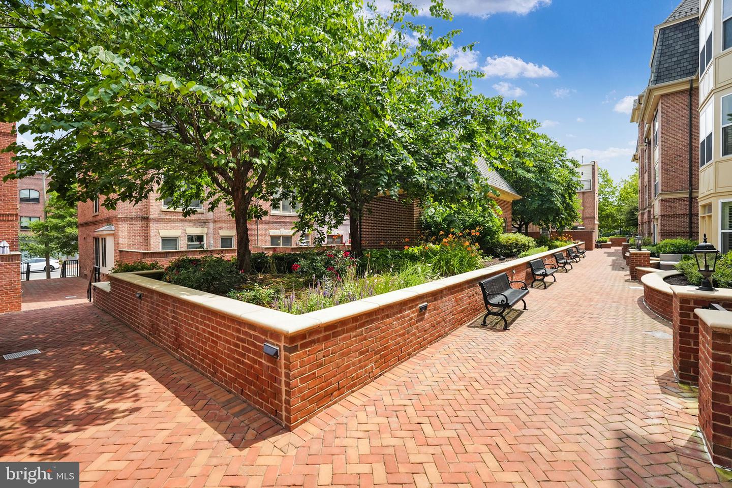 320 S West STREET Unit: 304