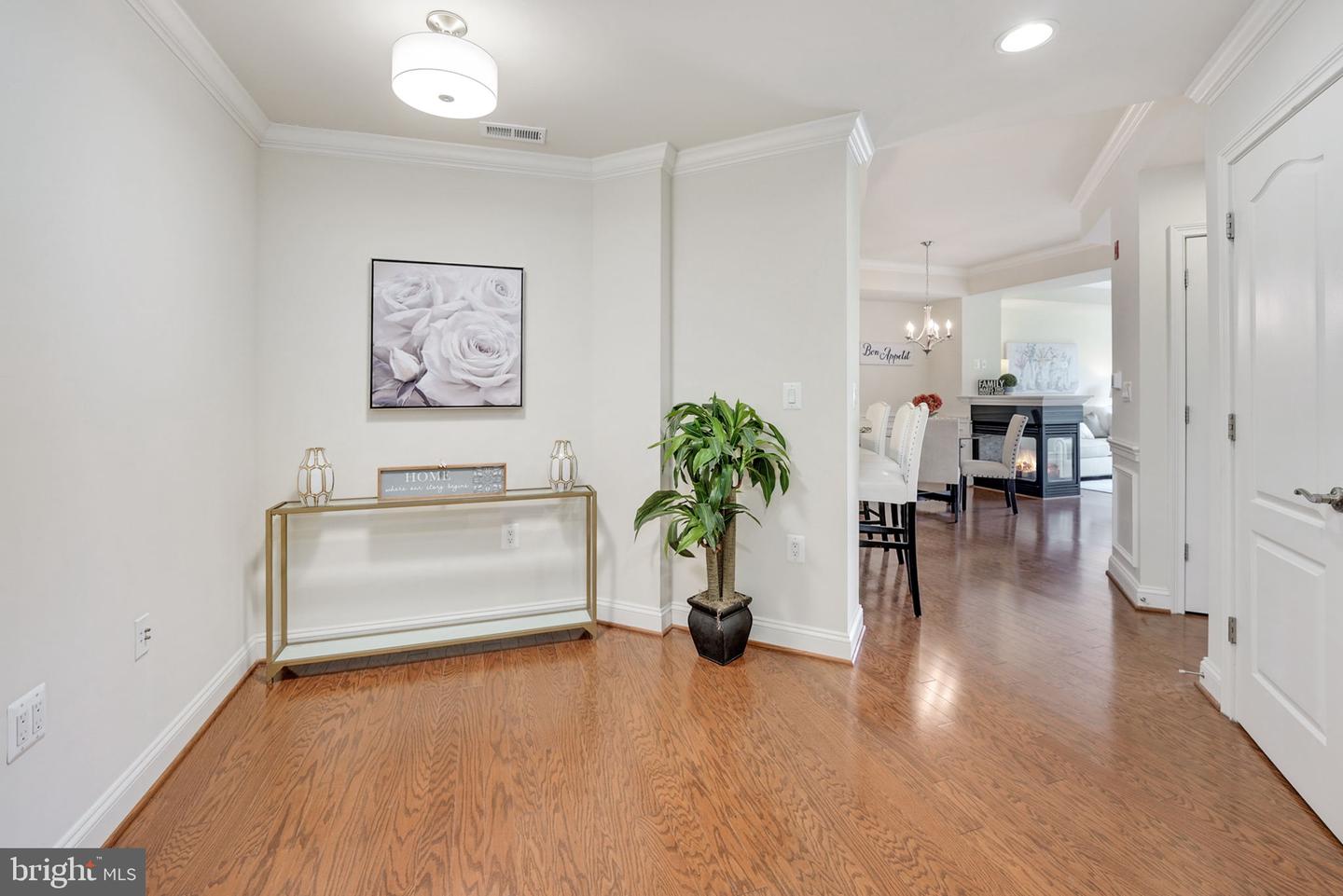 320 S West STREET Unit: 304