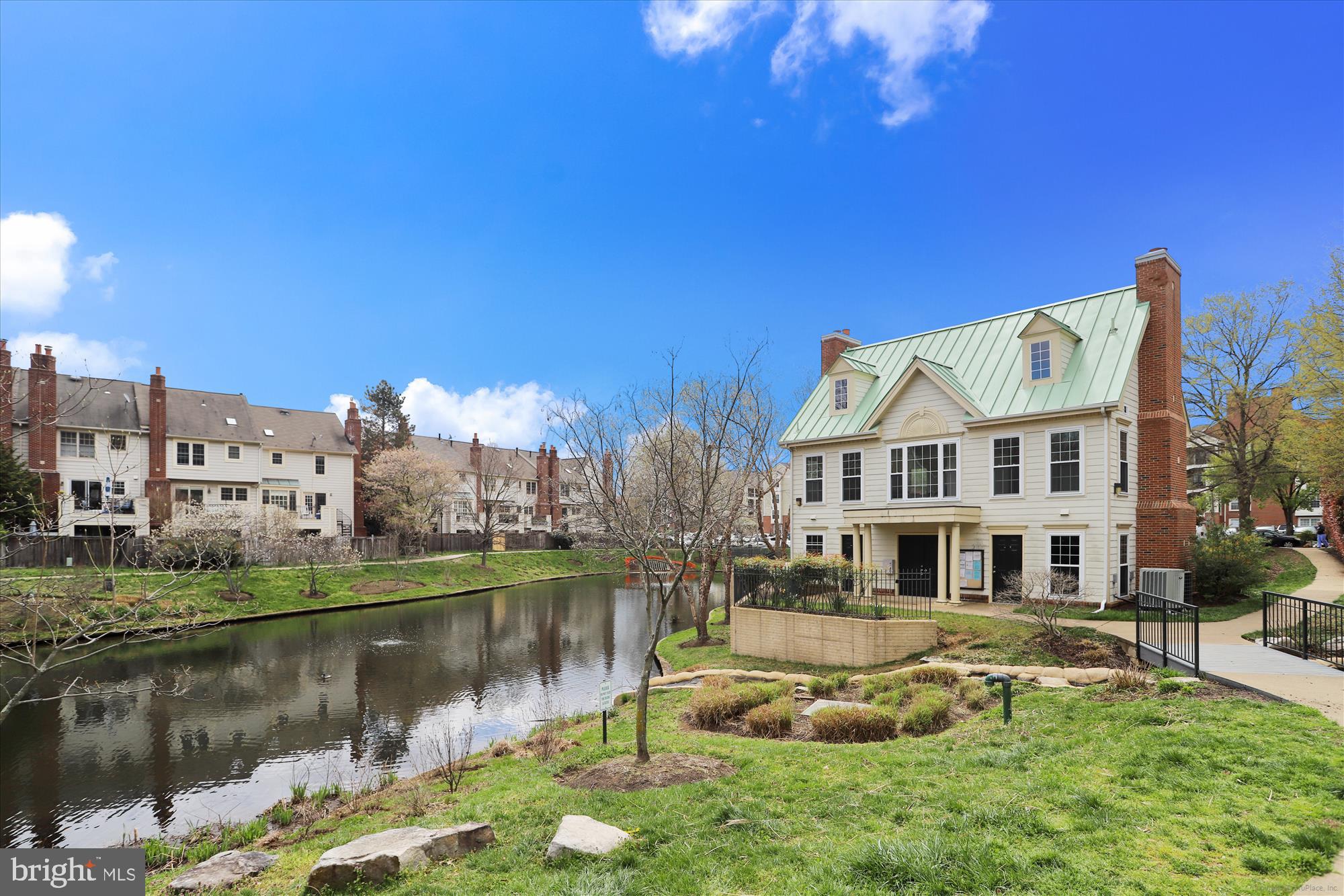 1258 Quaker Hill DRIVE