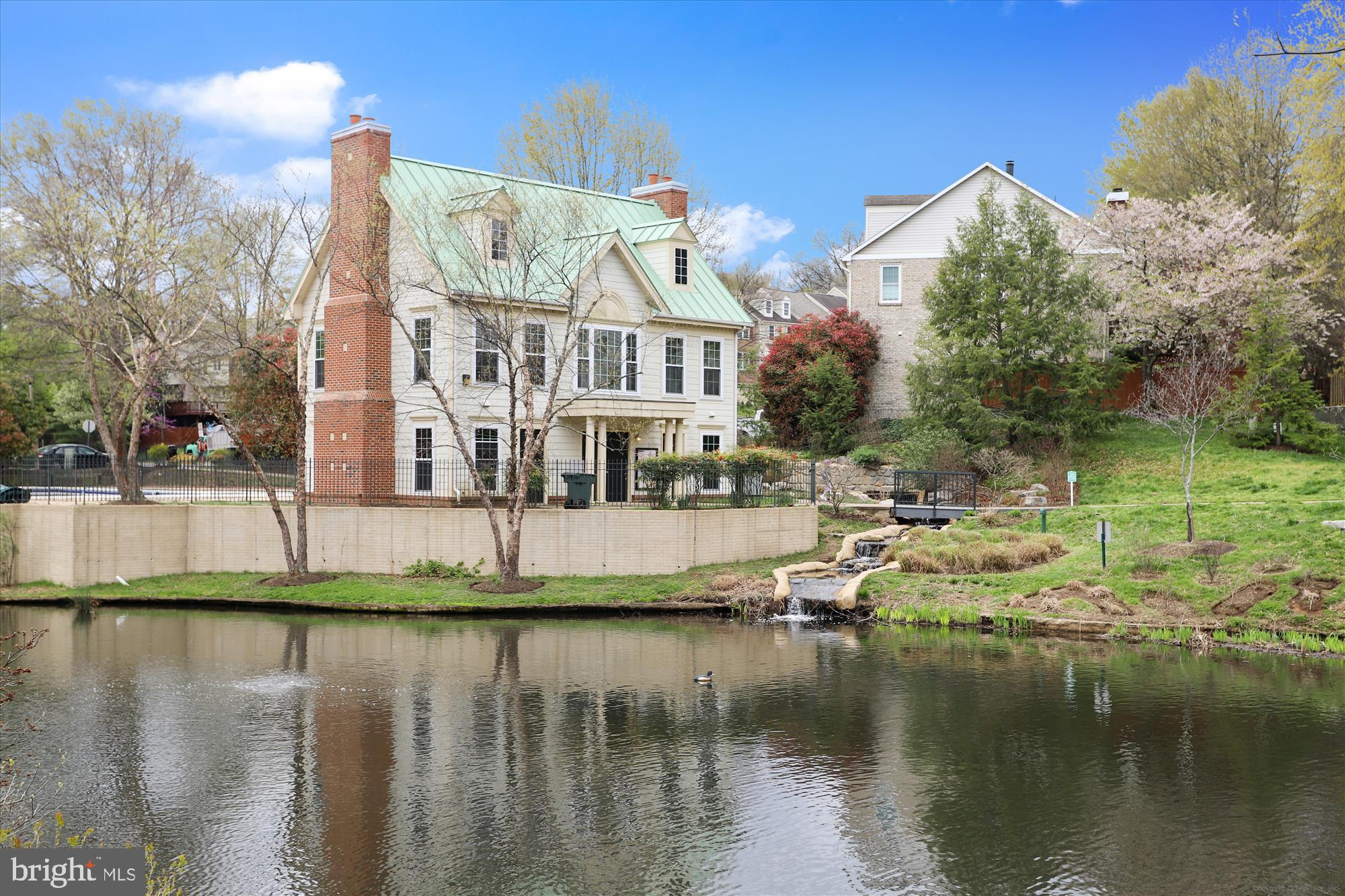 1258 Quaker Hill DRIVE