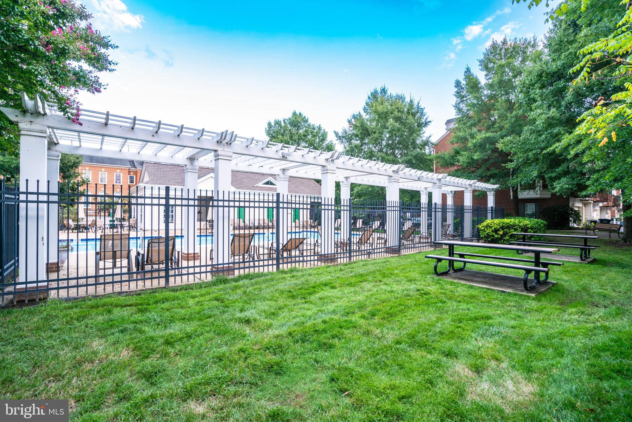 736 Catts Tavern DRIVE