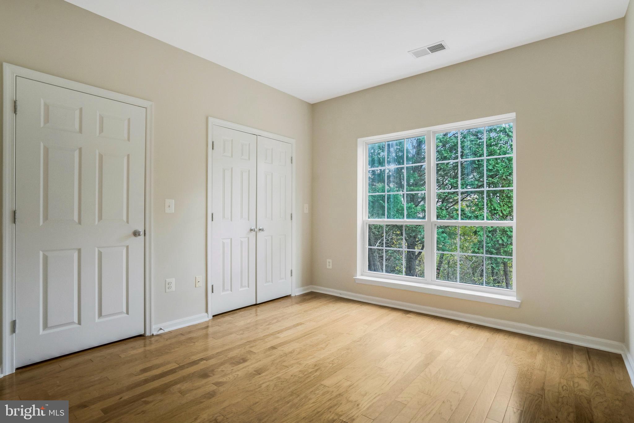 4870 Eisenhower AVENUE Unit: 205