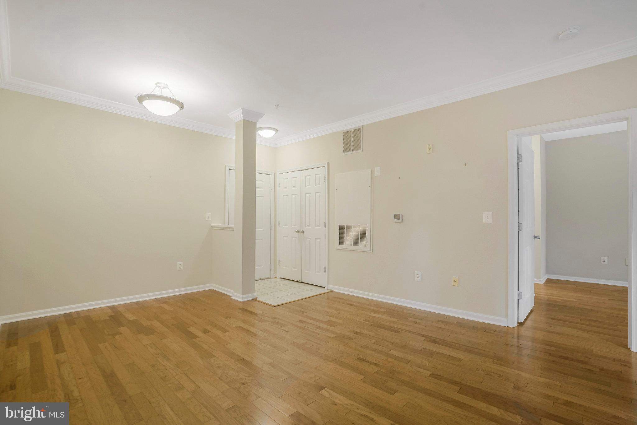 4870 Eisenhower AVENUE Unit: 205