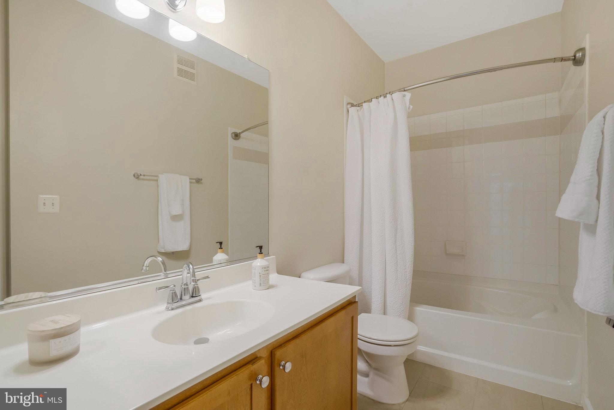 4870 Eisenhower AVENUE Unit: 205