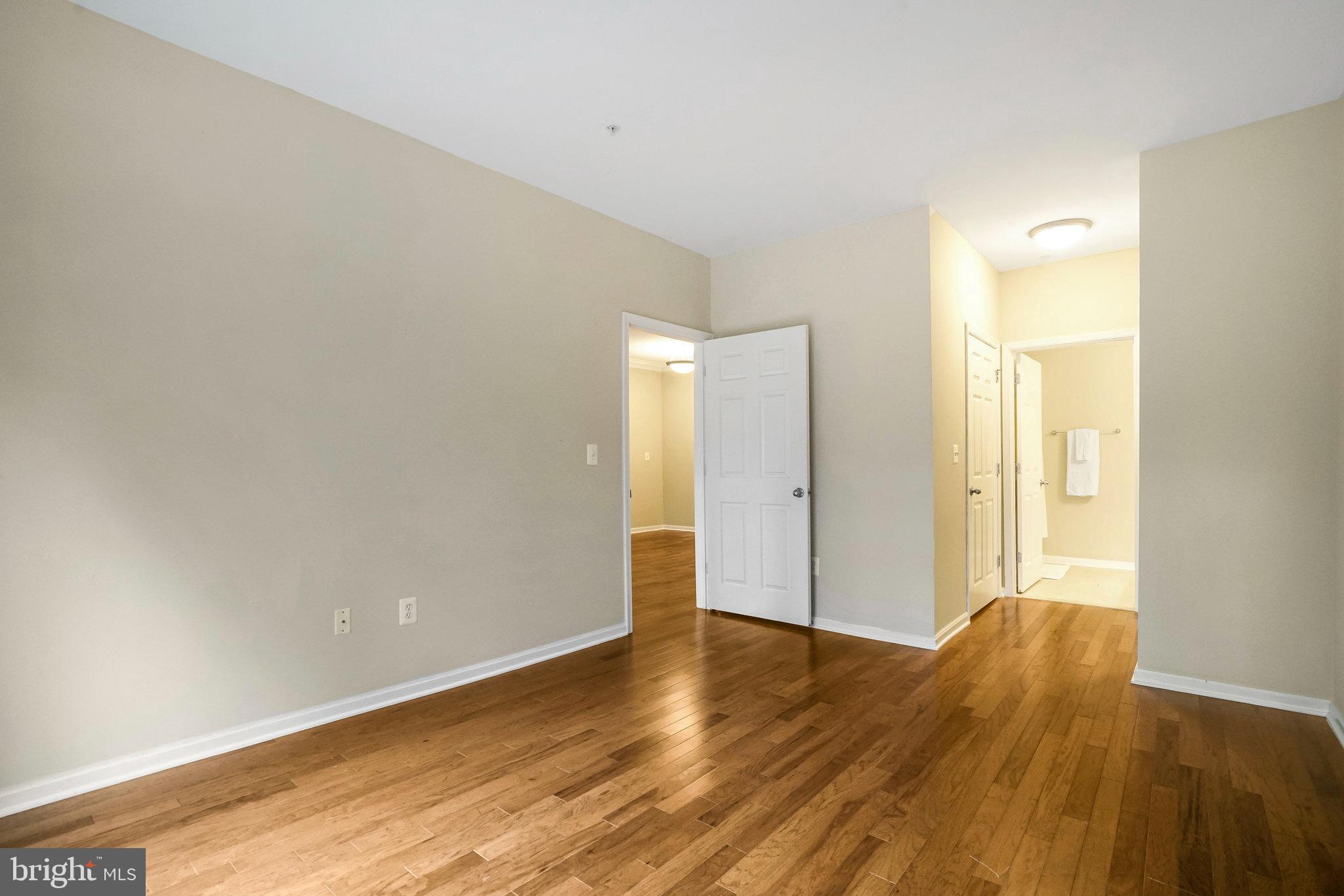 4870 Eisenhower AVENUE Unit: 205