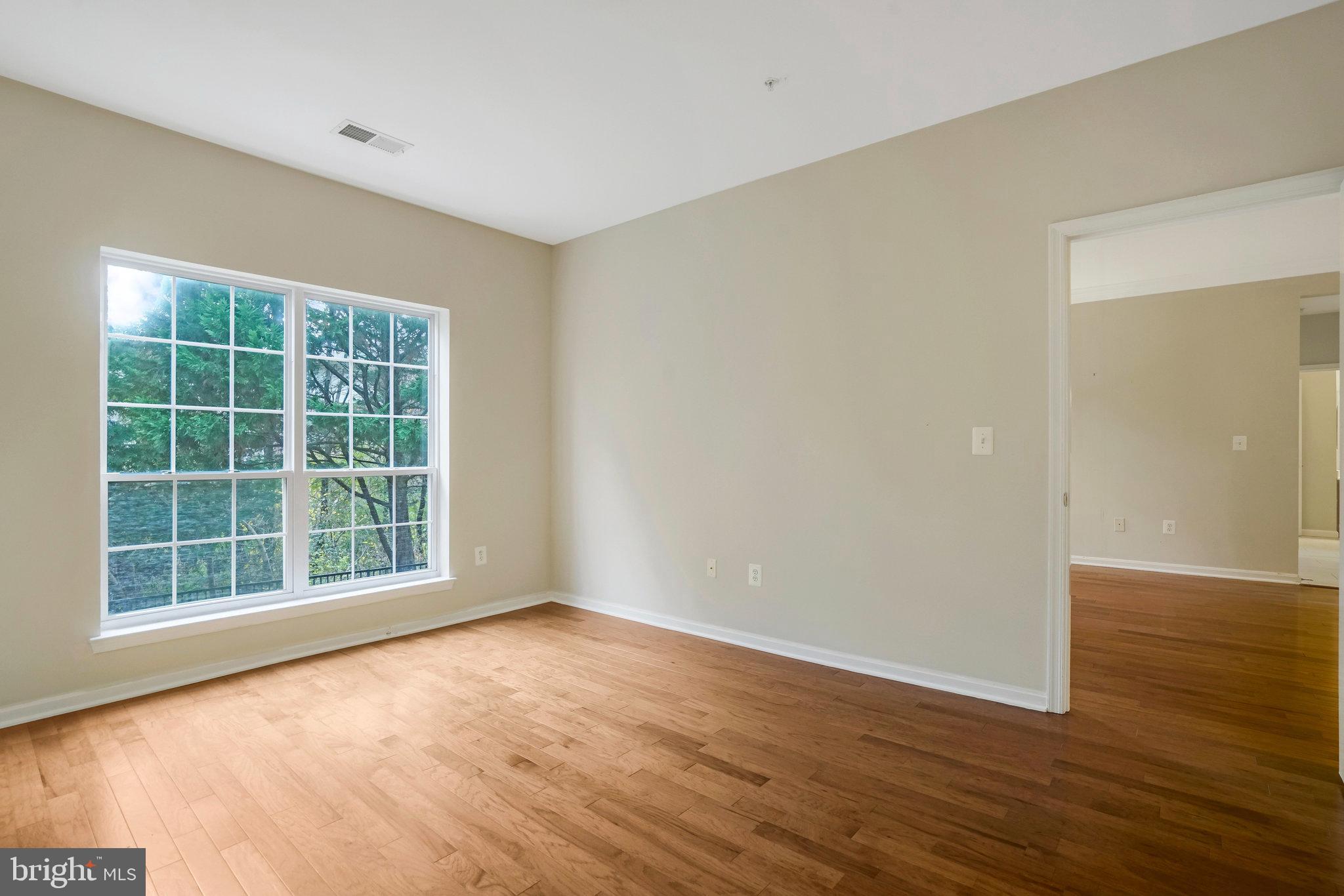 4870 Eisenhower AVENUE Unit: 205