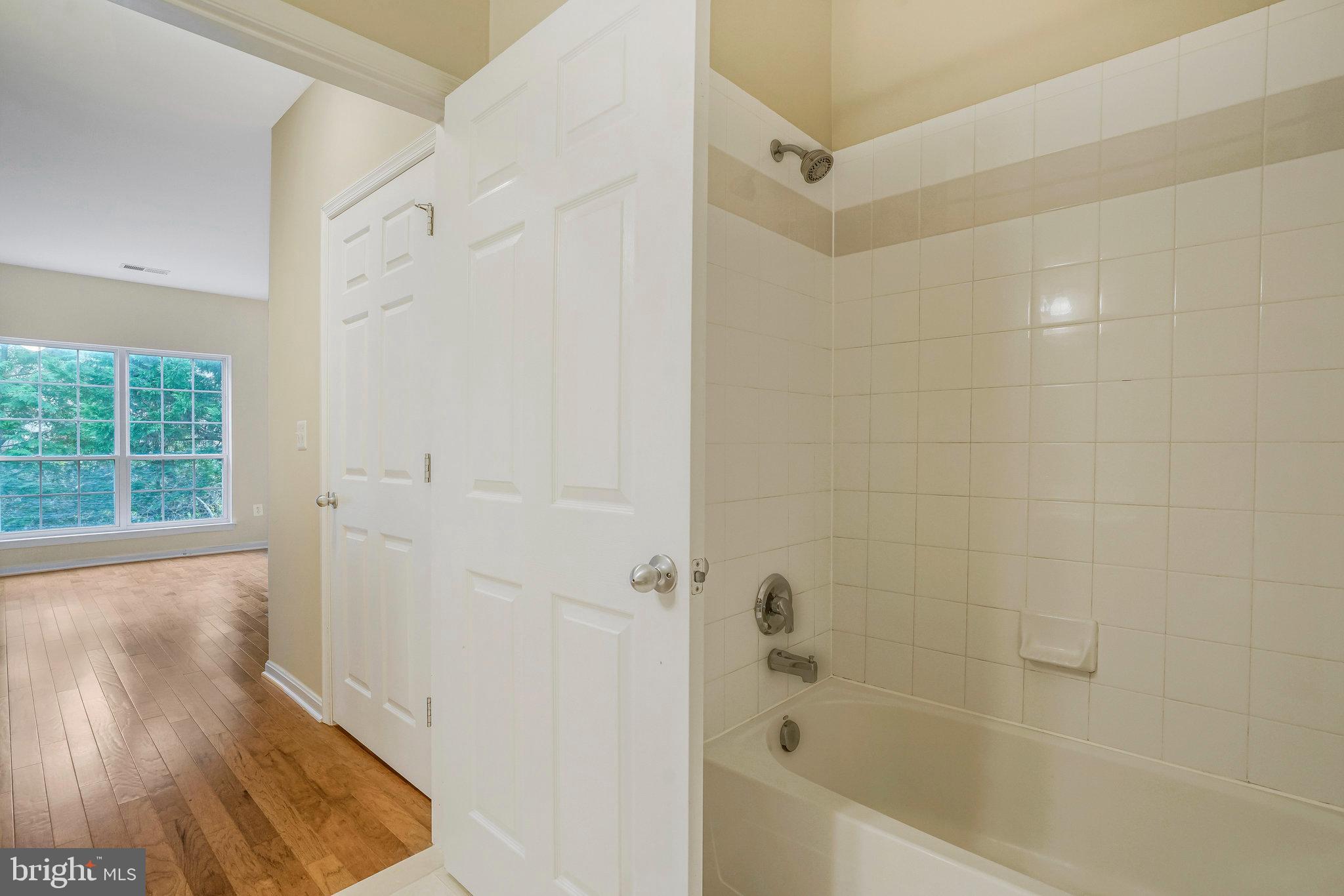 4870 Eisenhower AVENUE Unit: 205