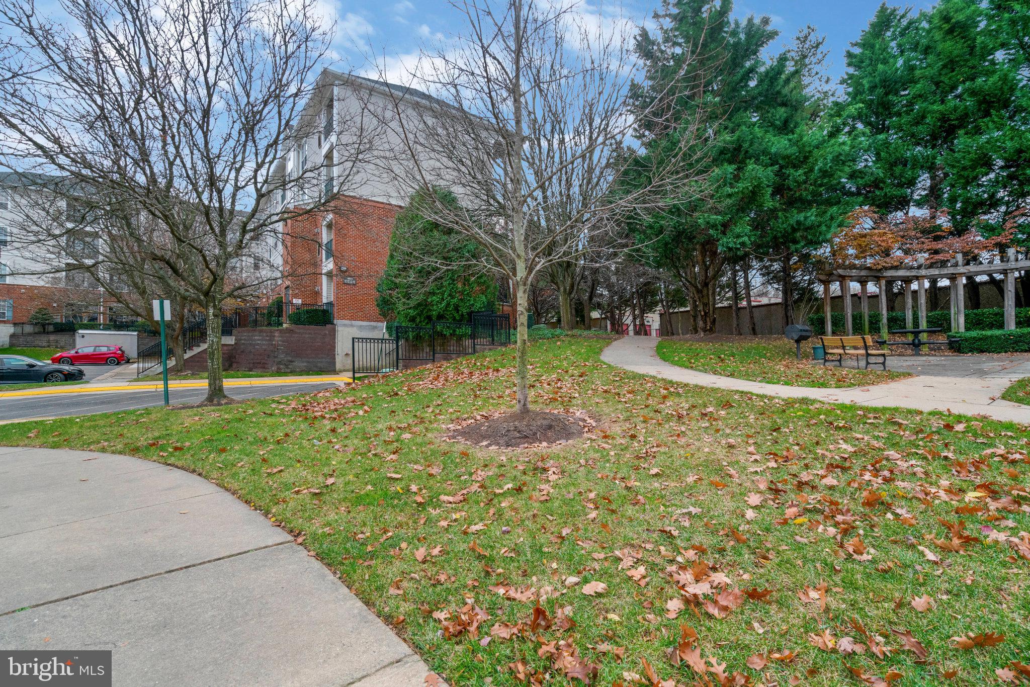 4870 Eisenhower AVENUE Unit: 205