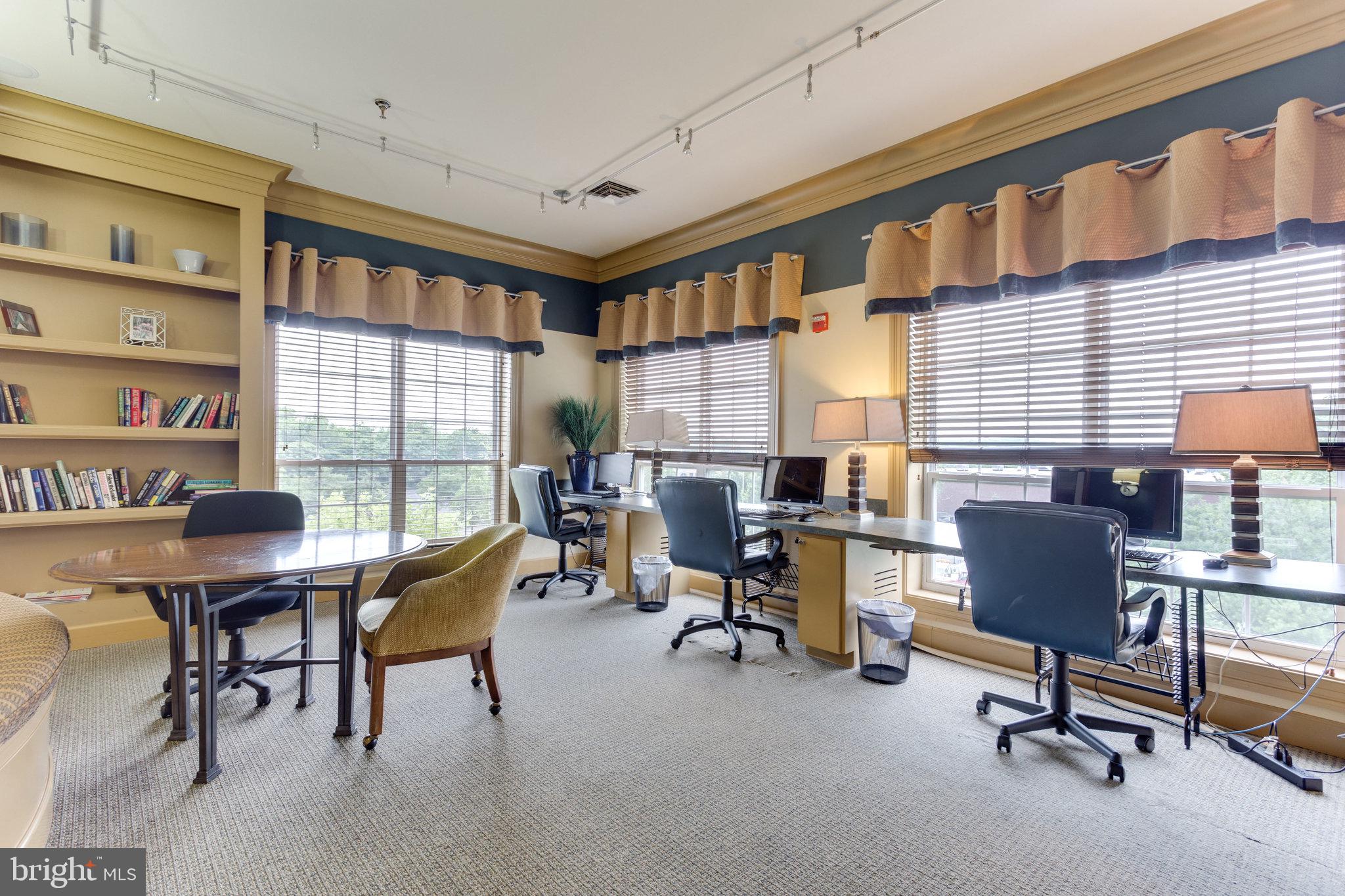 4870 Eisenhower AVENUE Unit: 205