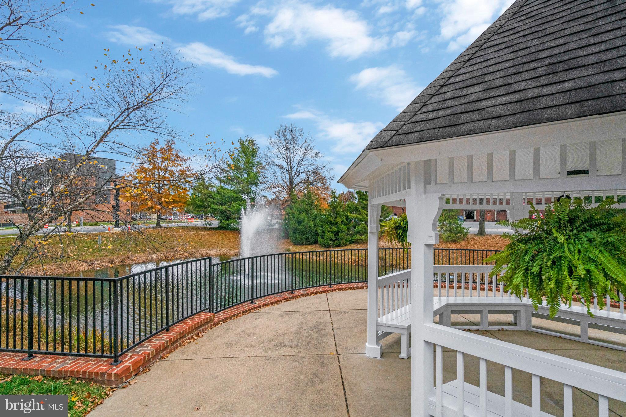 4870 Eisenhower AVENUE Unit: 205
