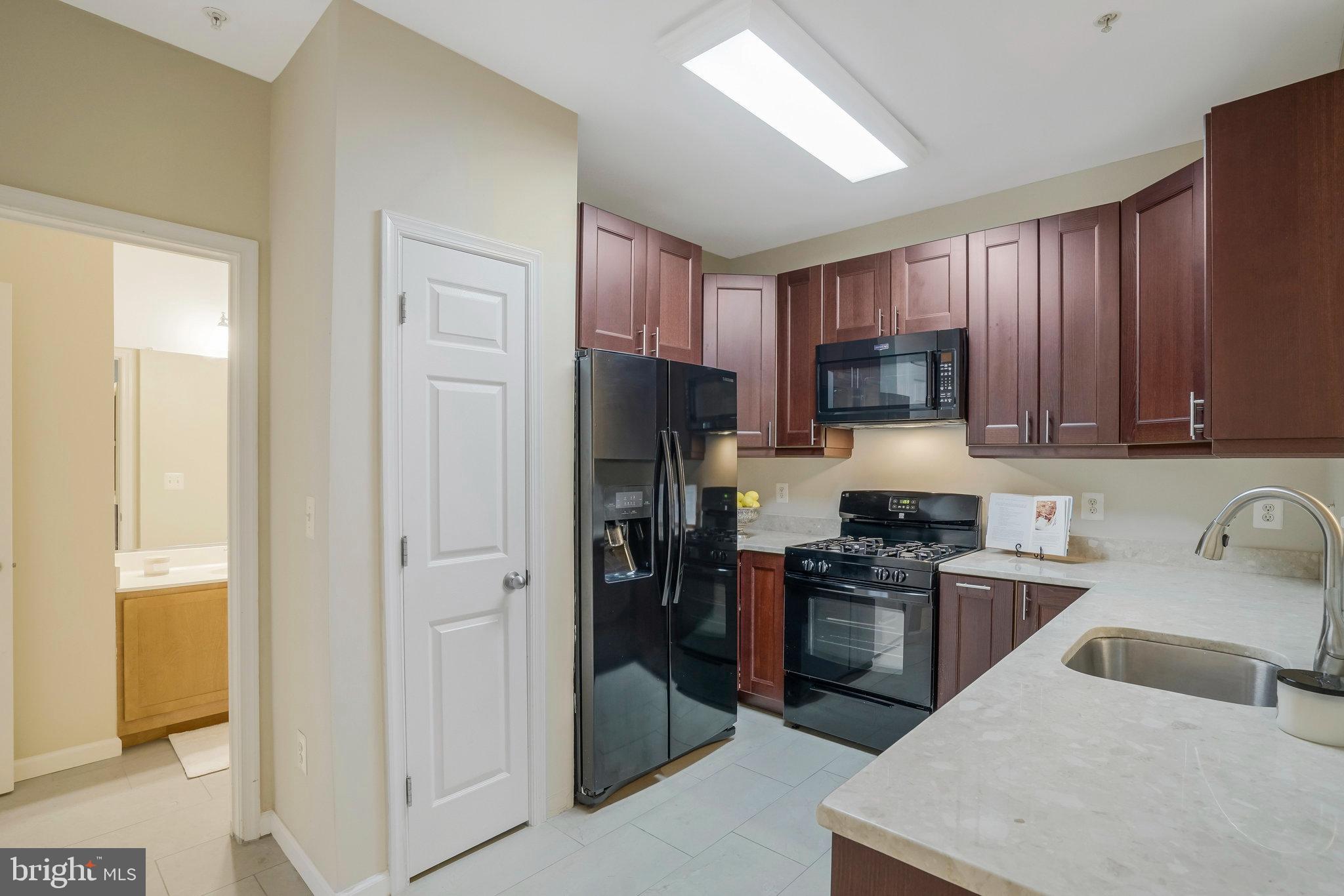 4870 Eisenhower AVENUE Unit: 205
