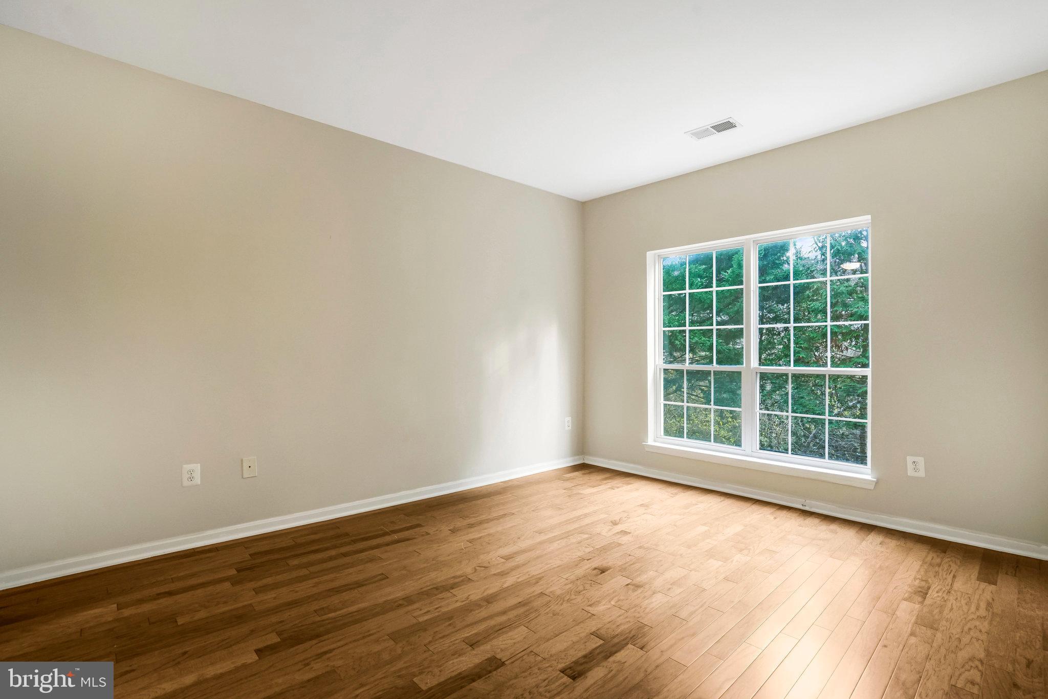 4870 Eisenhower AVENUE Unit: 205