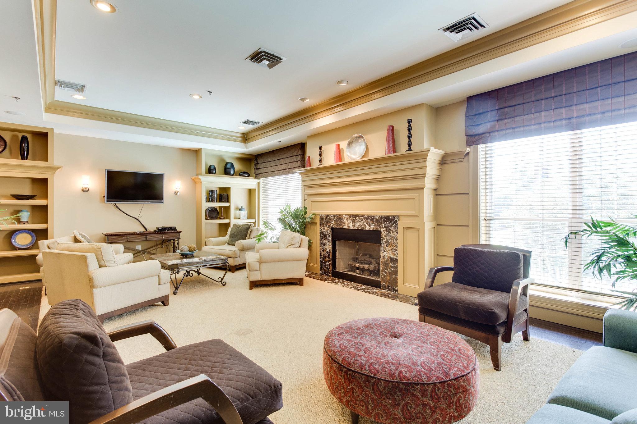 4870 Eisenhower AVENUE Unit: 205