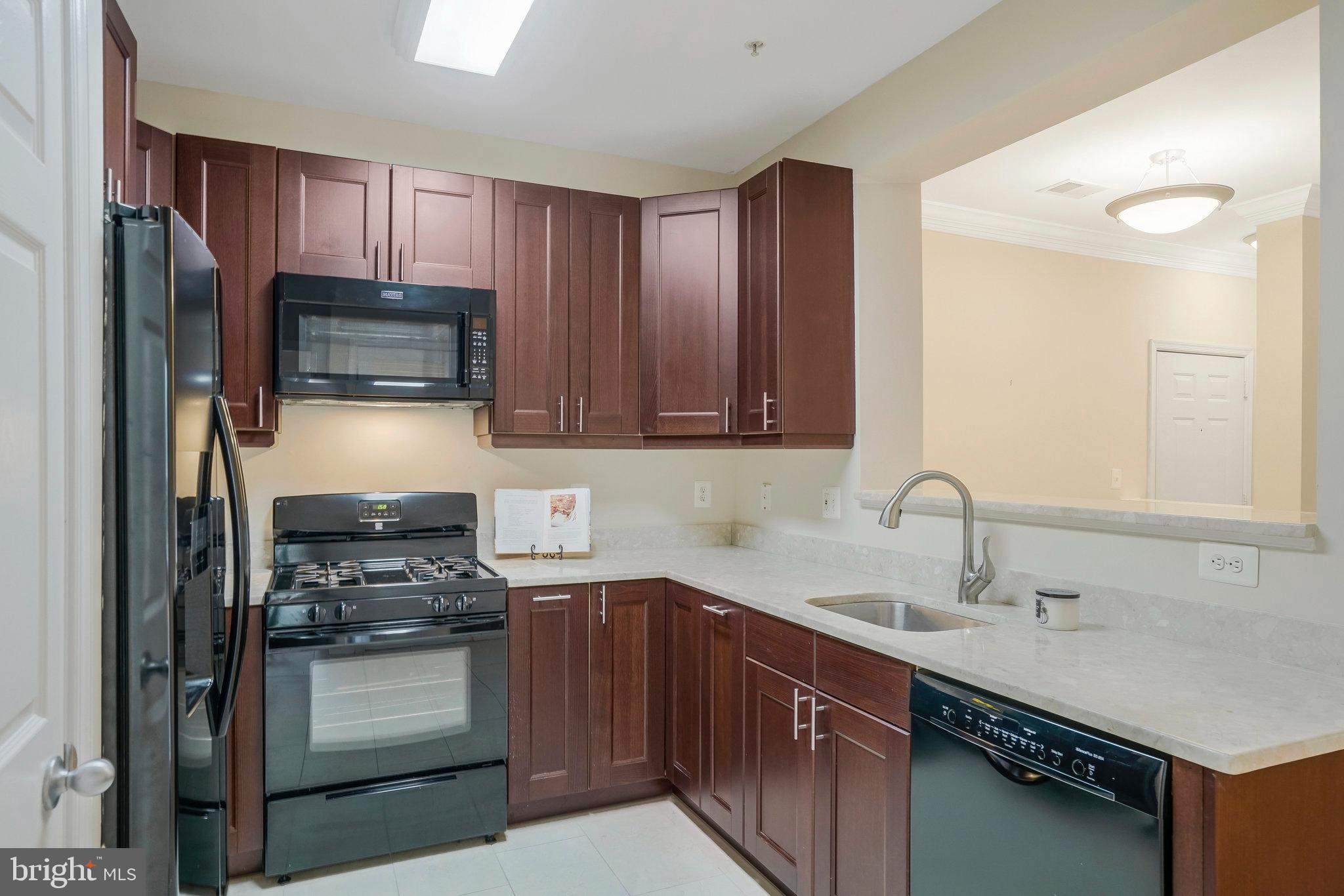 4870 Eisenhower AVENUE Unit: 205