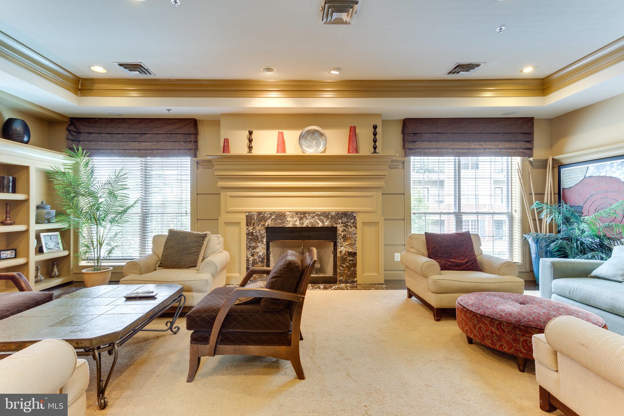 4870 Eisenhower AVENUE Unit: 205