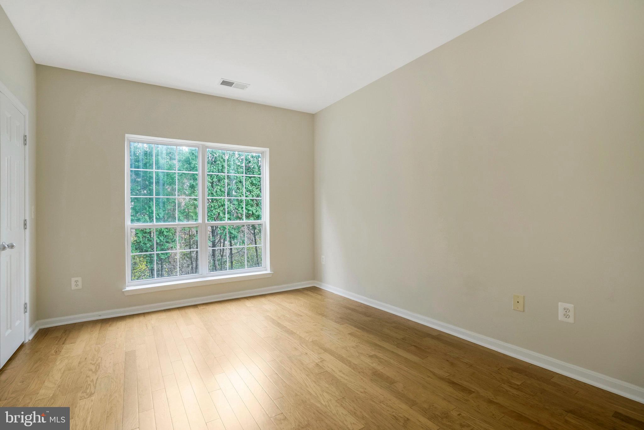 4870 Eisenhower AVENUE Unit: 205
