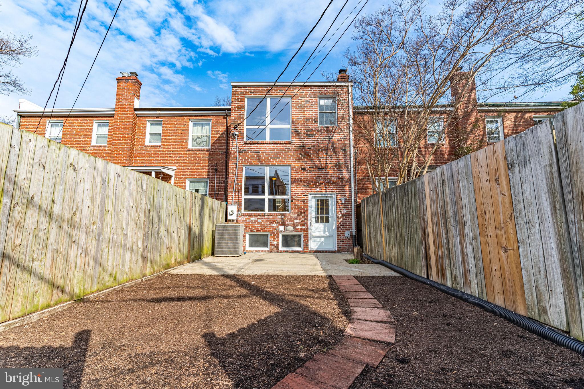 431 E Luray Ave