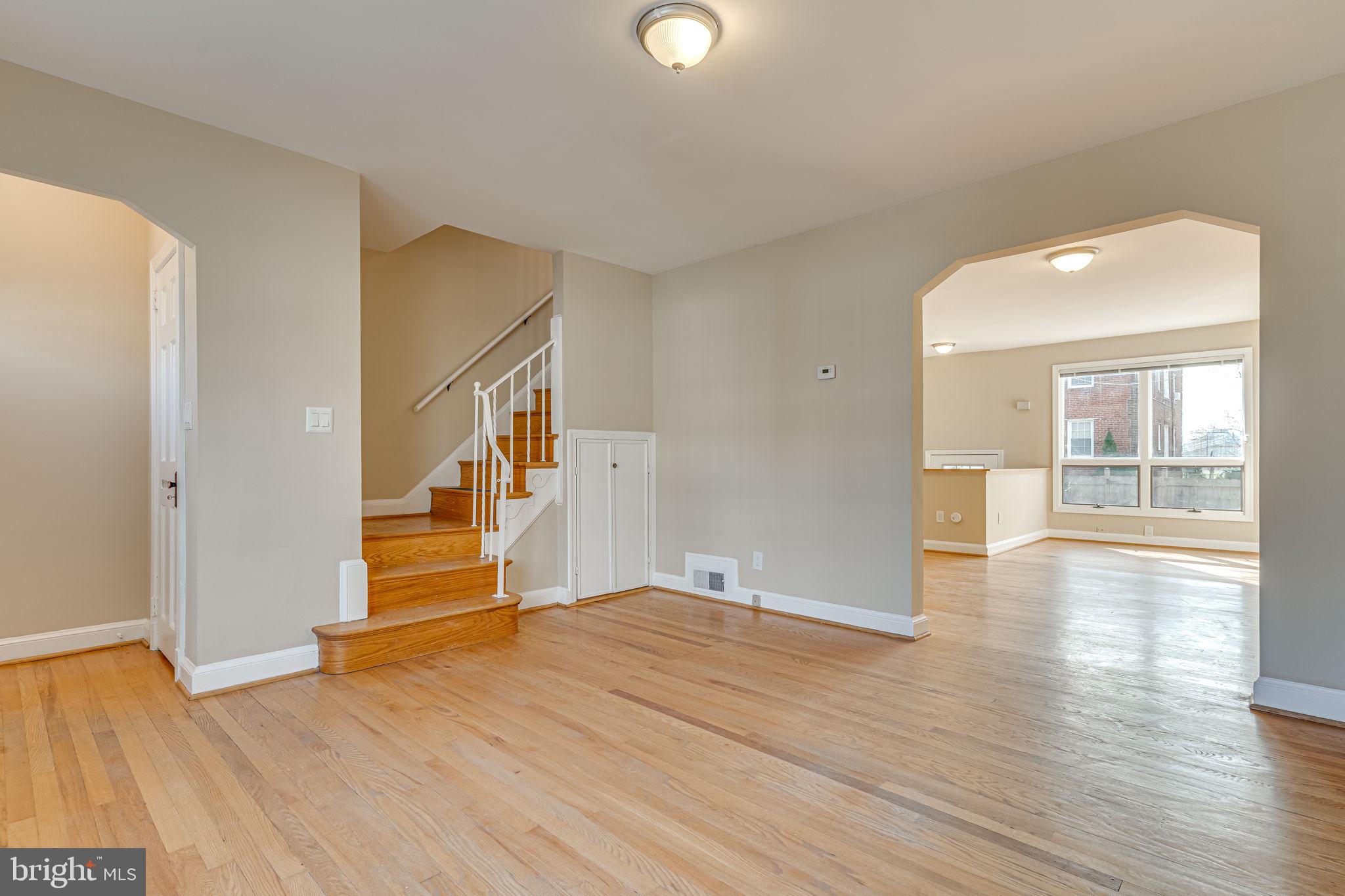 431 E Luray Ave