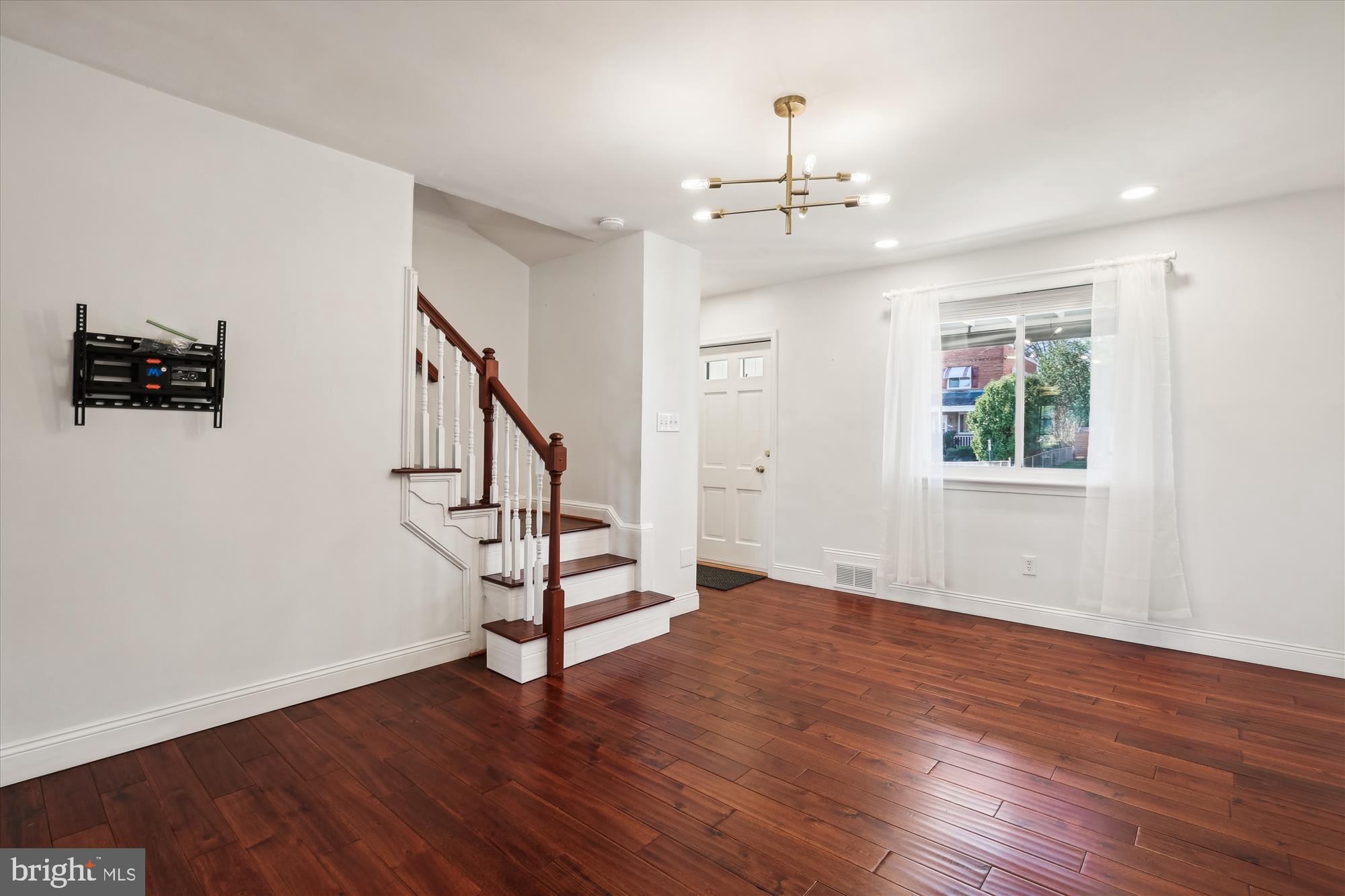 226 LYNHAVEN DRIVE