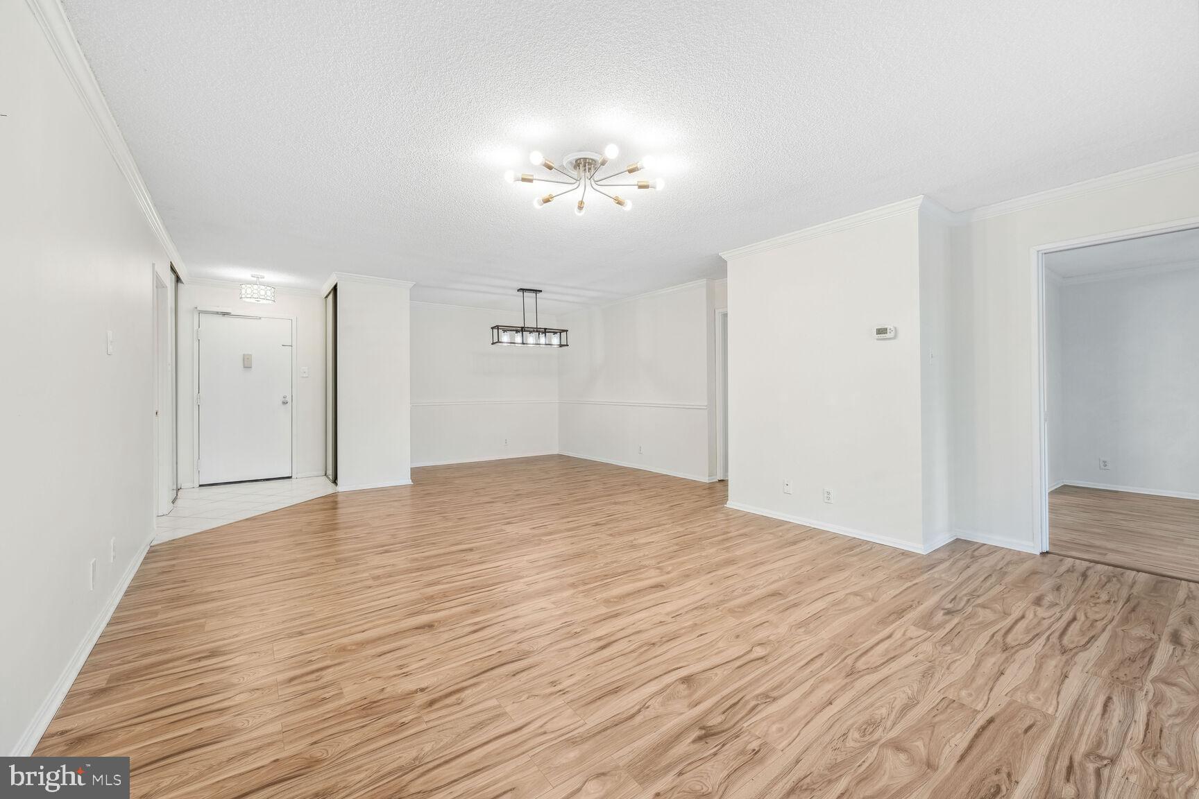 203 Yoakum Pkwy #805