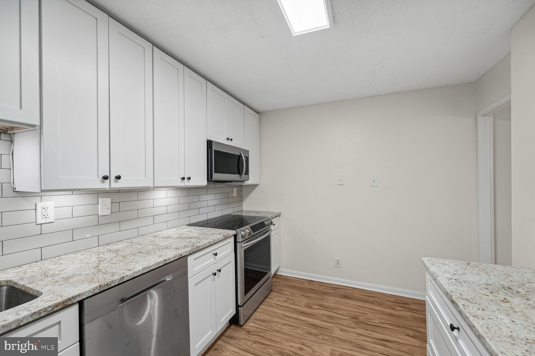 203 Yoakum Pkwy #805