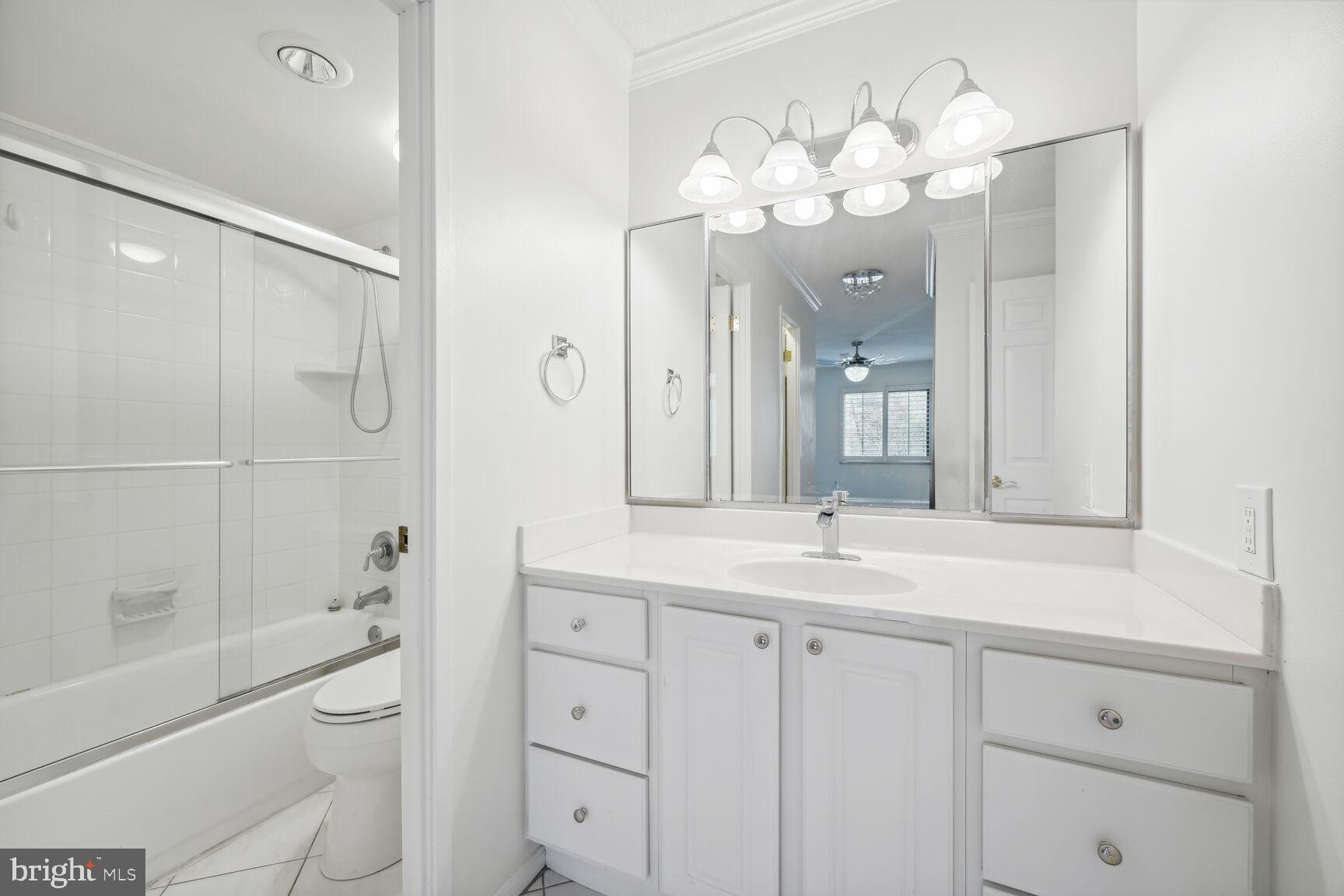 203 Yoakum Pkwy #805