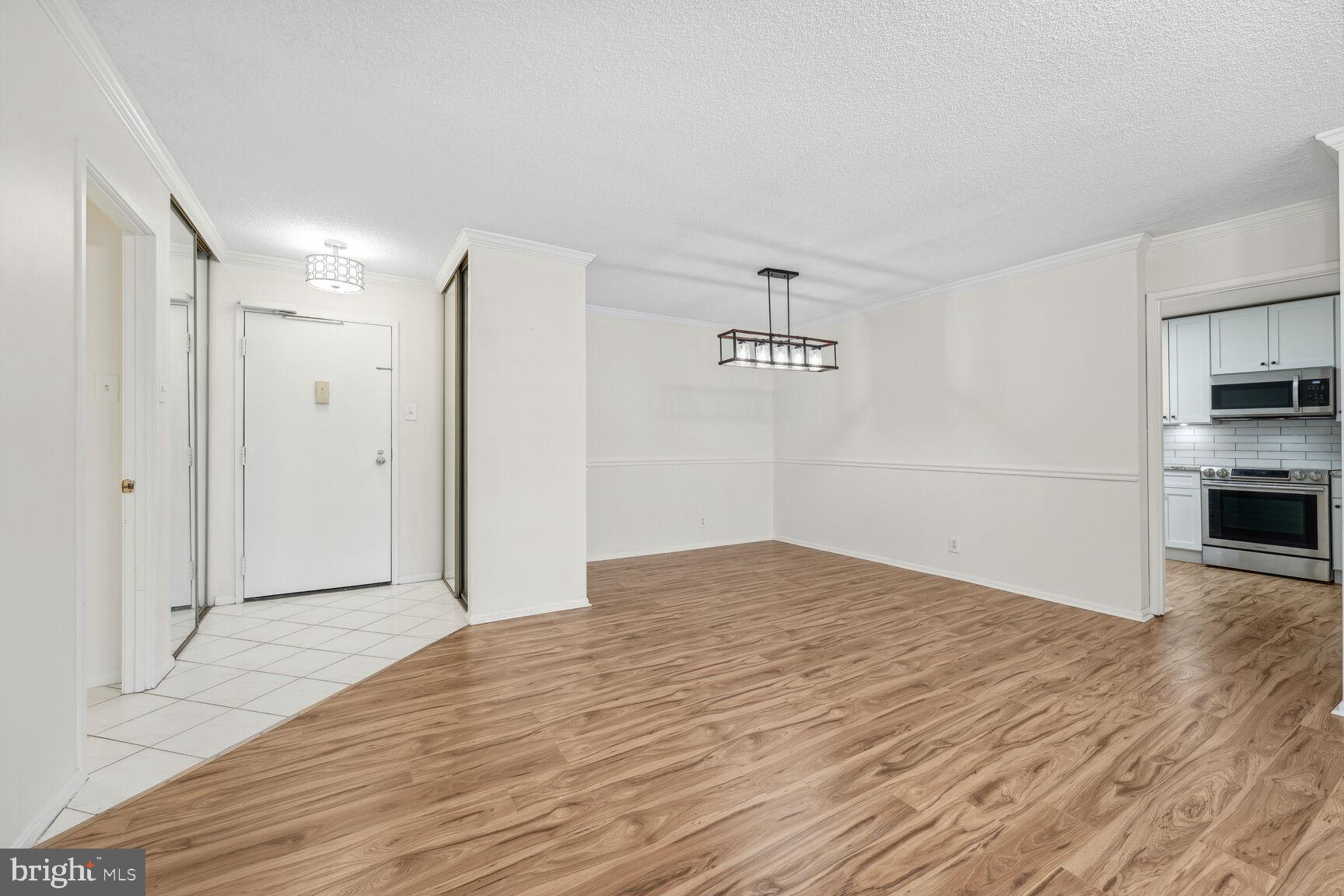 203 Yoakum Pkwy #805