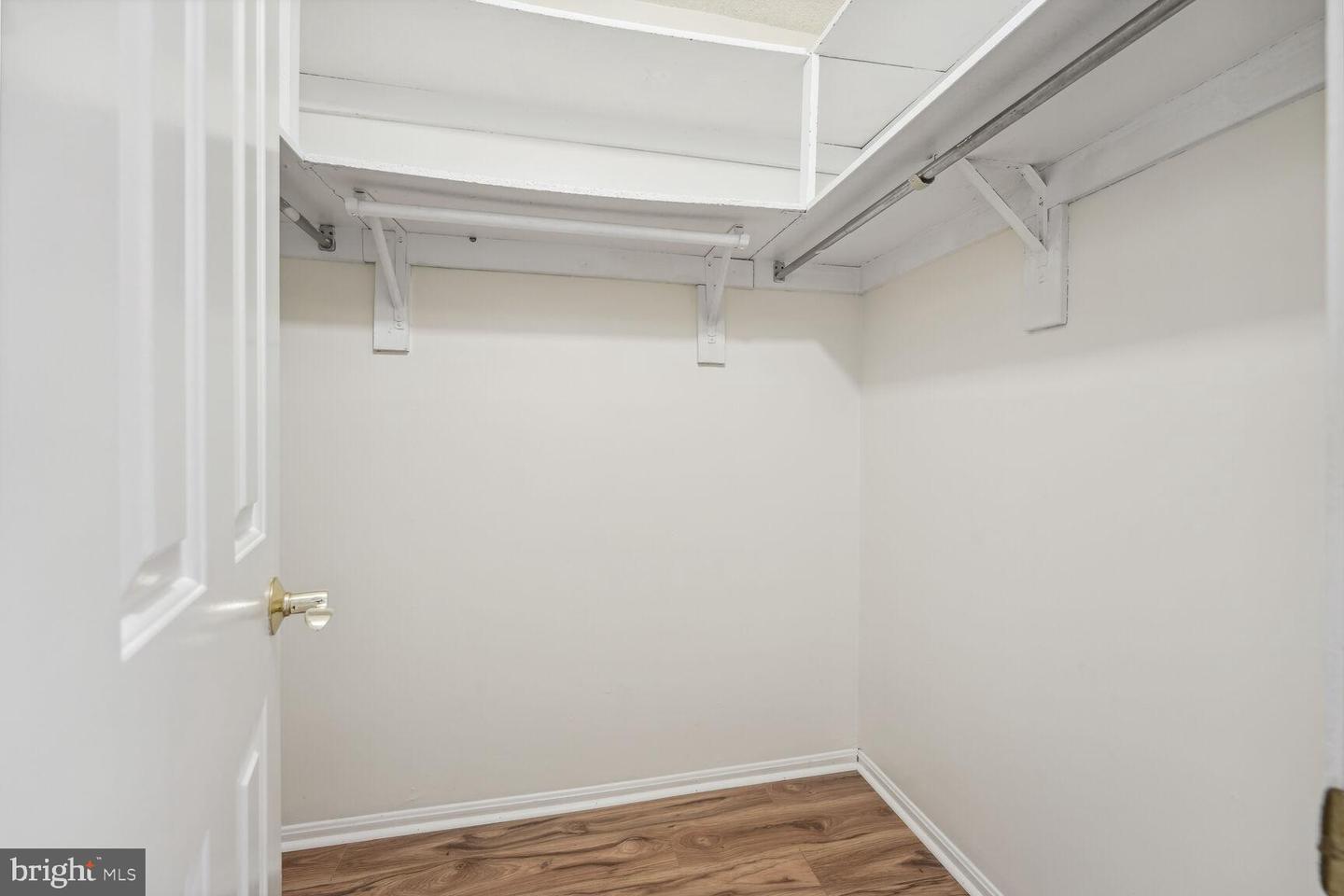 203 Yoakum Pkwy #805