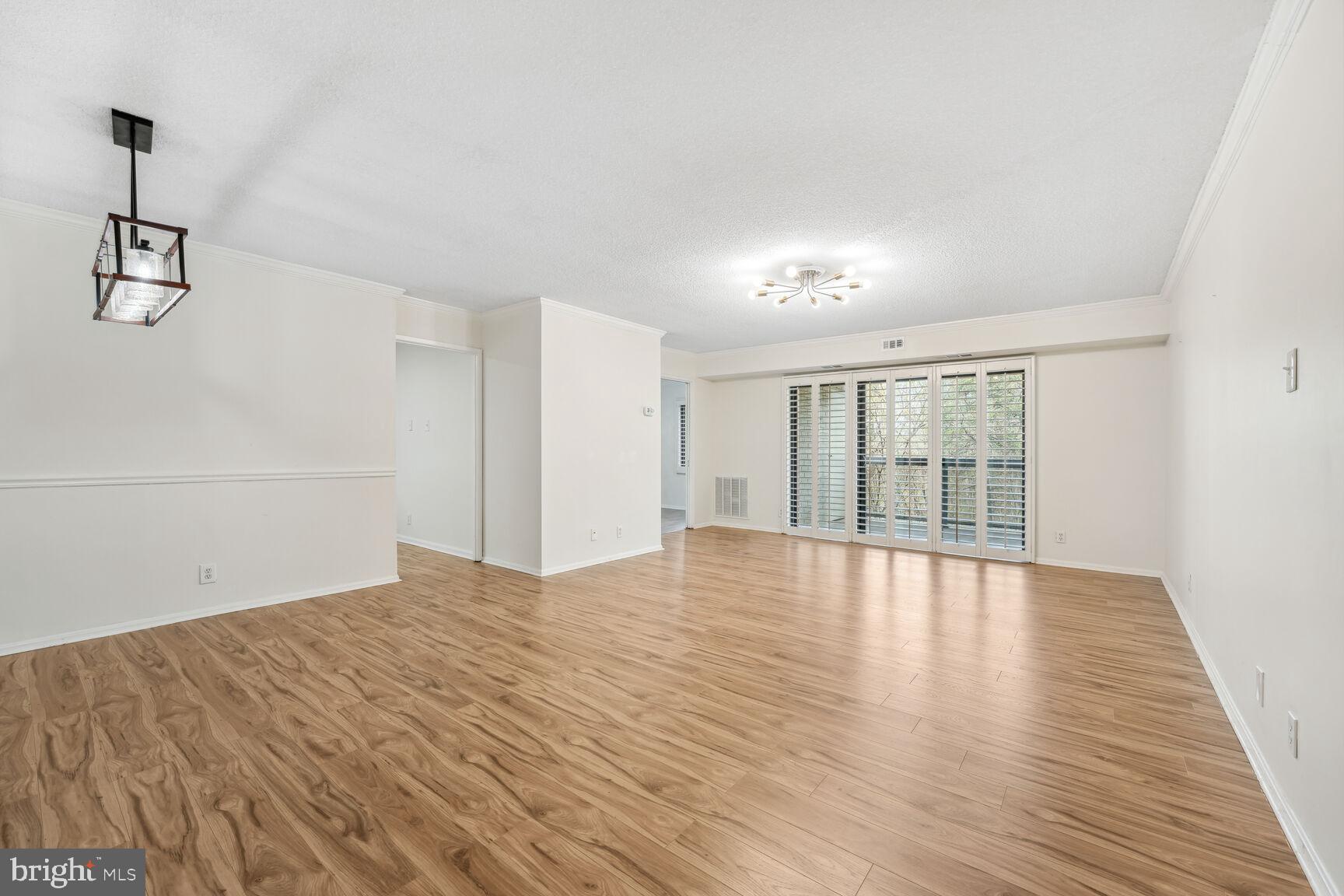 203 Yoakum Pkwy #805