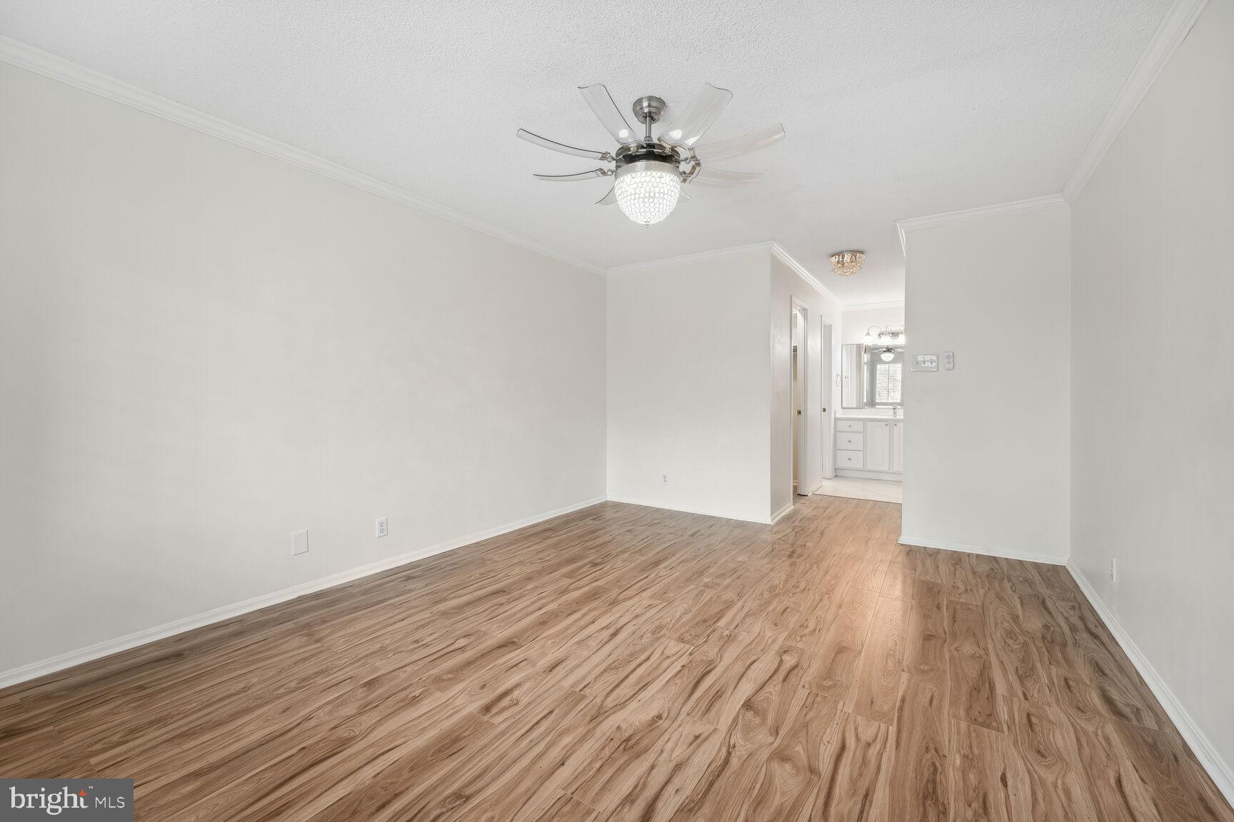 203 Yoakum Pkwy #805