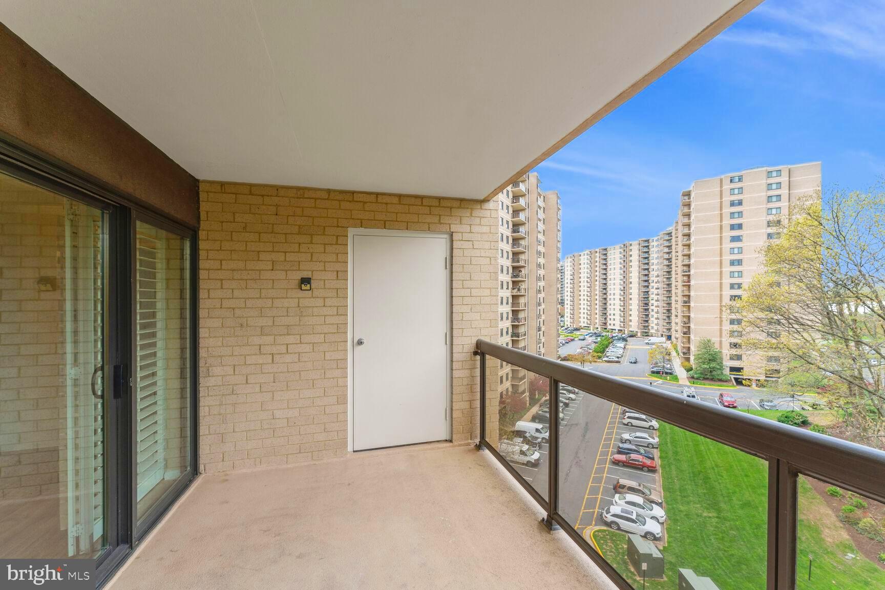 203 Yoakum Pkwy #805