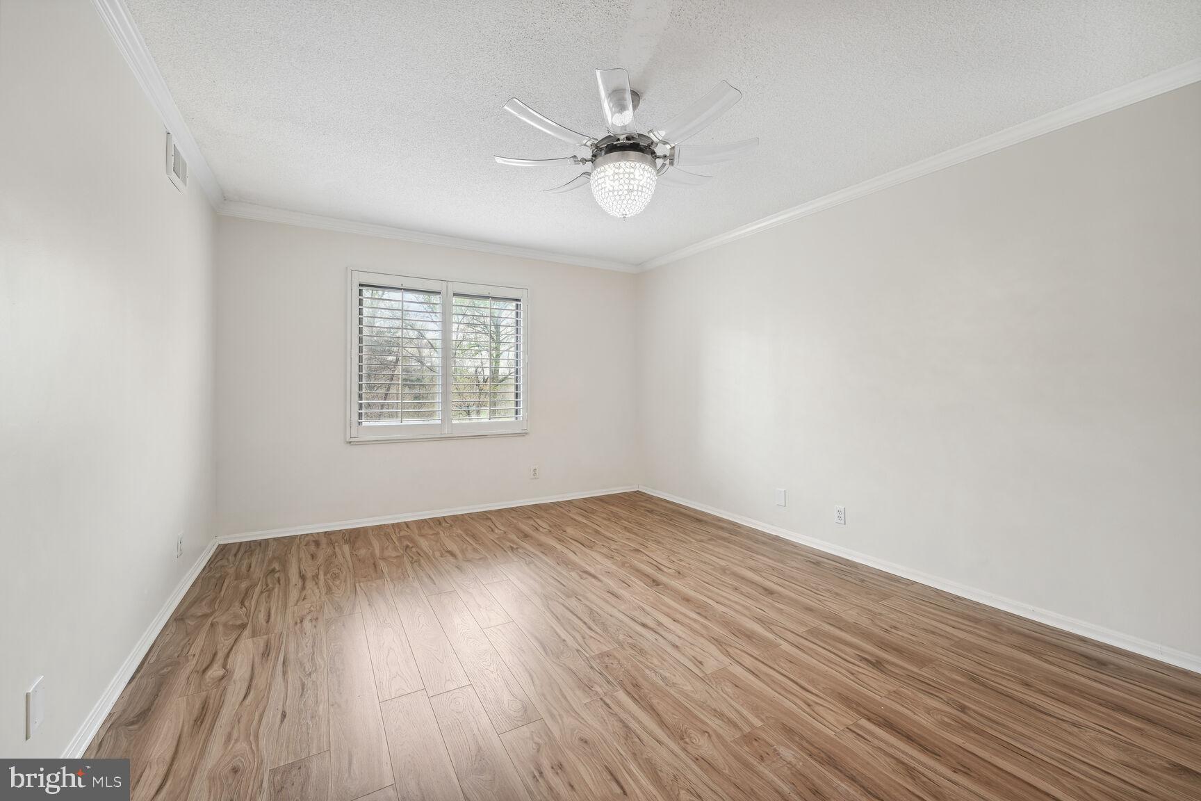 203 Yoakum Pkwy #805