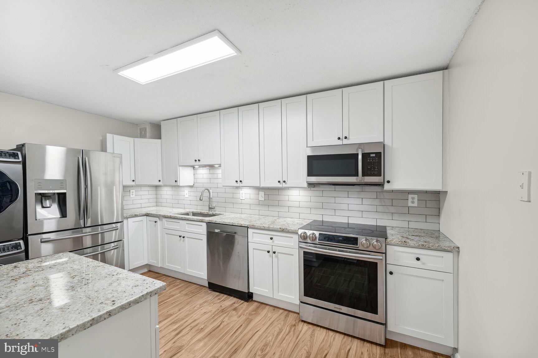 203 Yoakum Pkwy #805