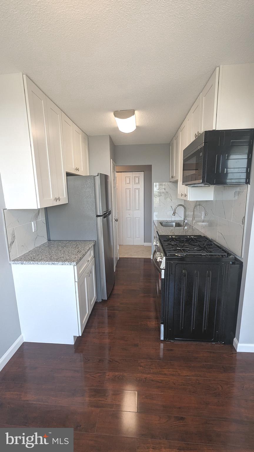 501 SLATERS LANE 1102