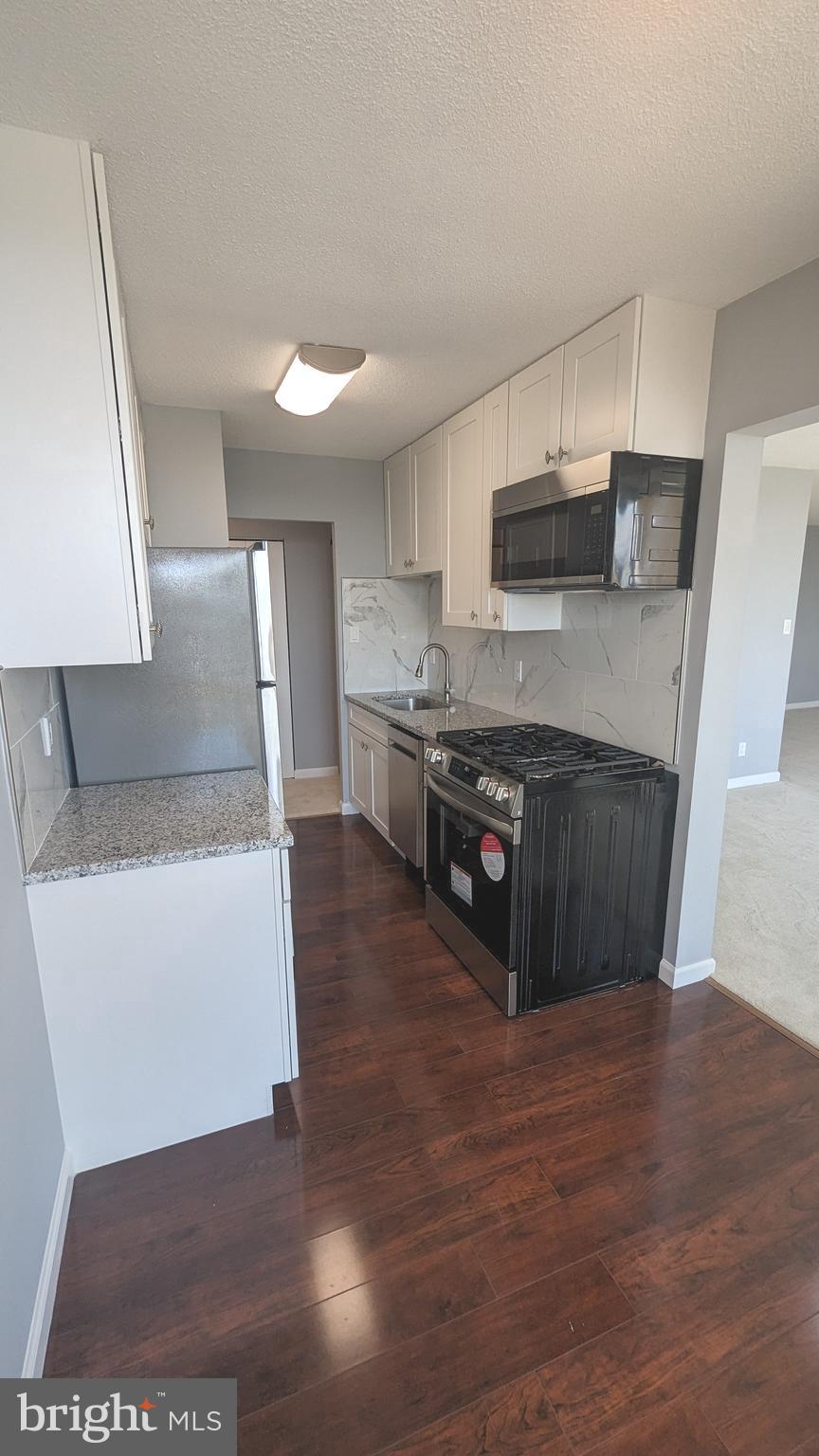 501 SLATERS LANE 1102