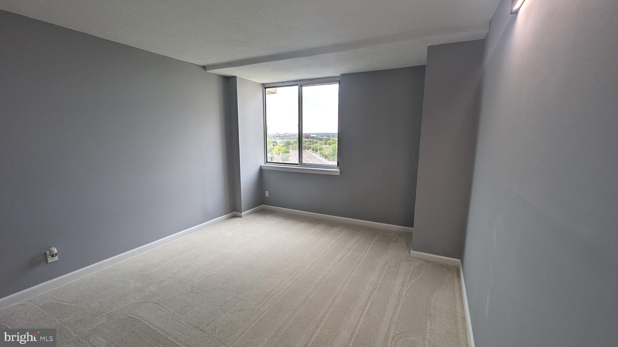 501 SLATERS LANE 1102
