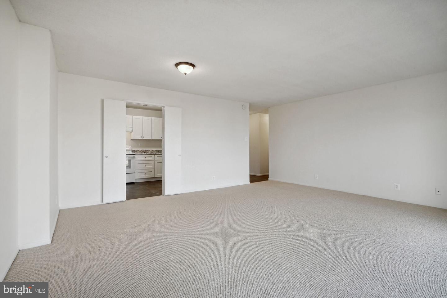 307 YOAKUM PKWY #1015