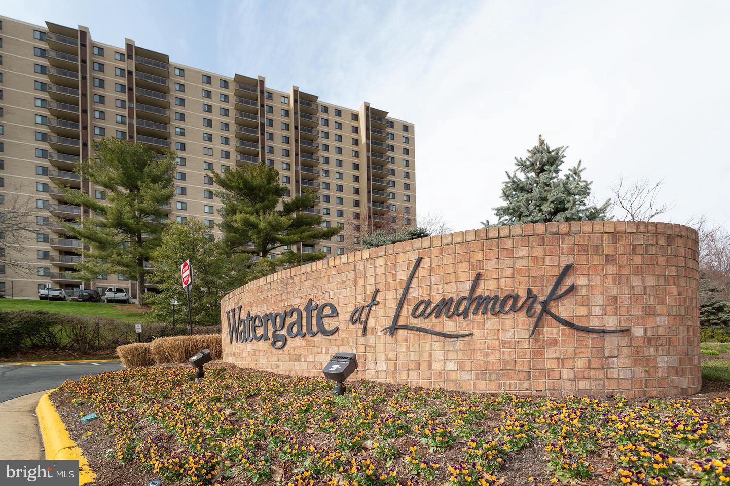 307 YOAKUM PKWY #1015