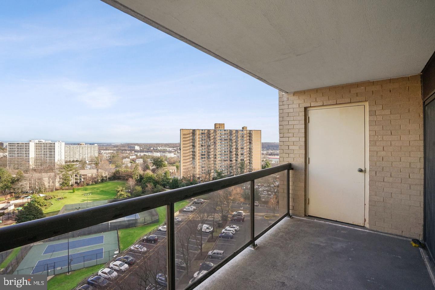 307 YOAKUM PKWY #1015