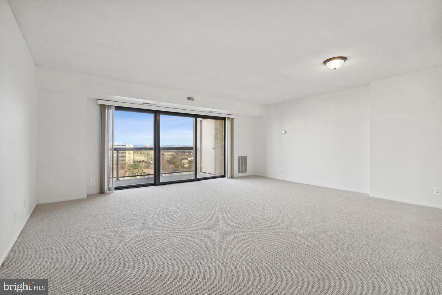 307 YOAKUM PKWY #1015