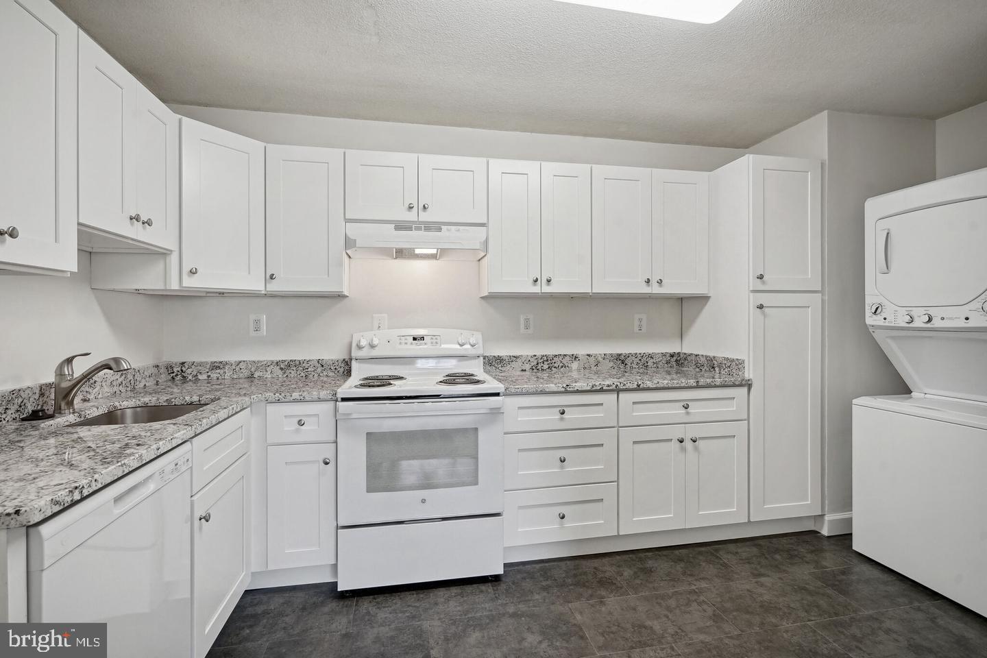 307 YOAKUM PKWY #1015