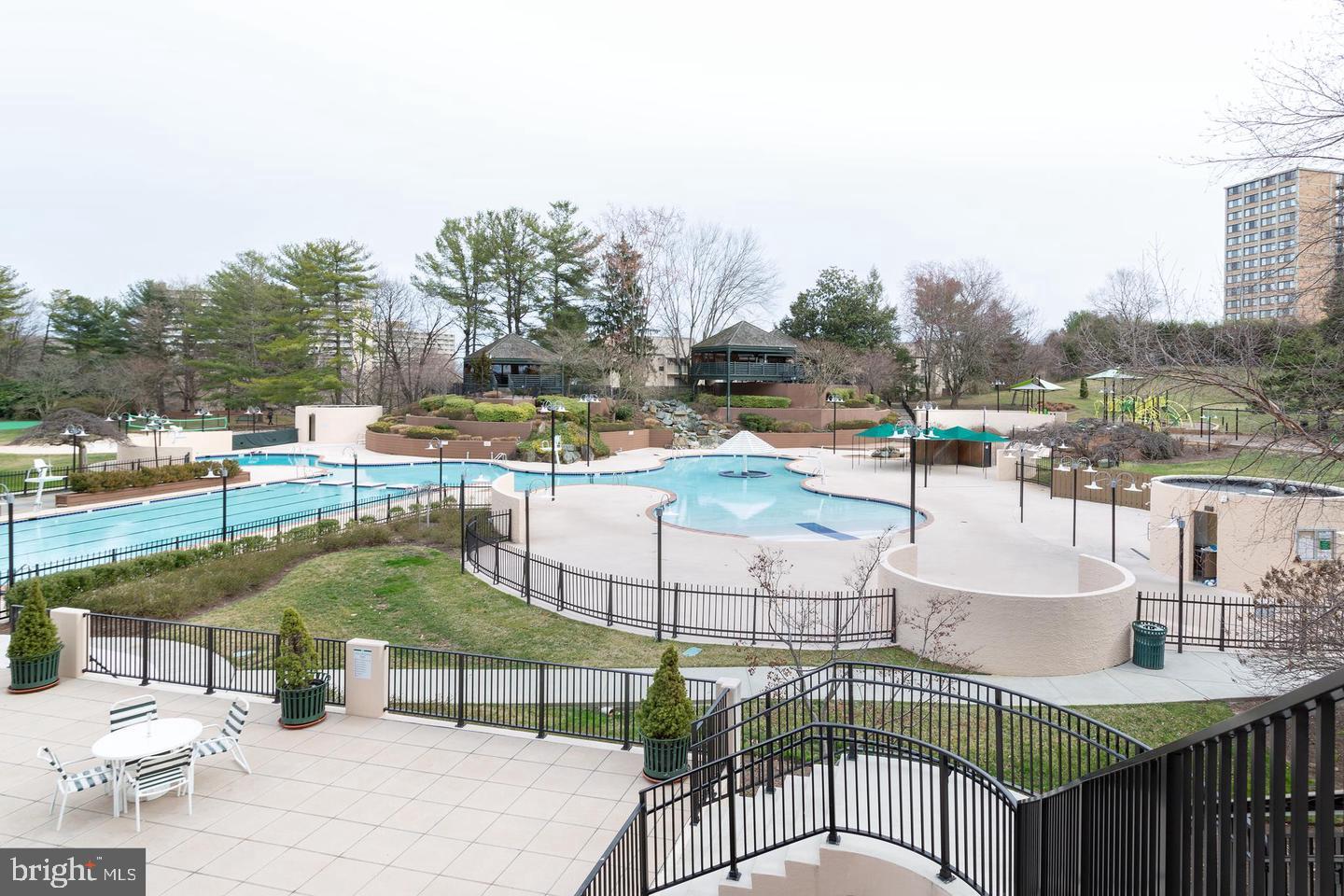 307 YOAKUM PKWY #1015