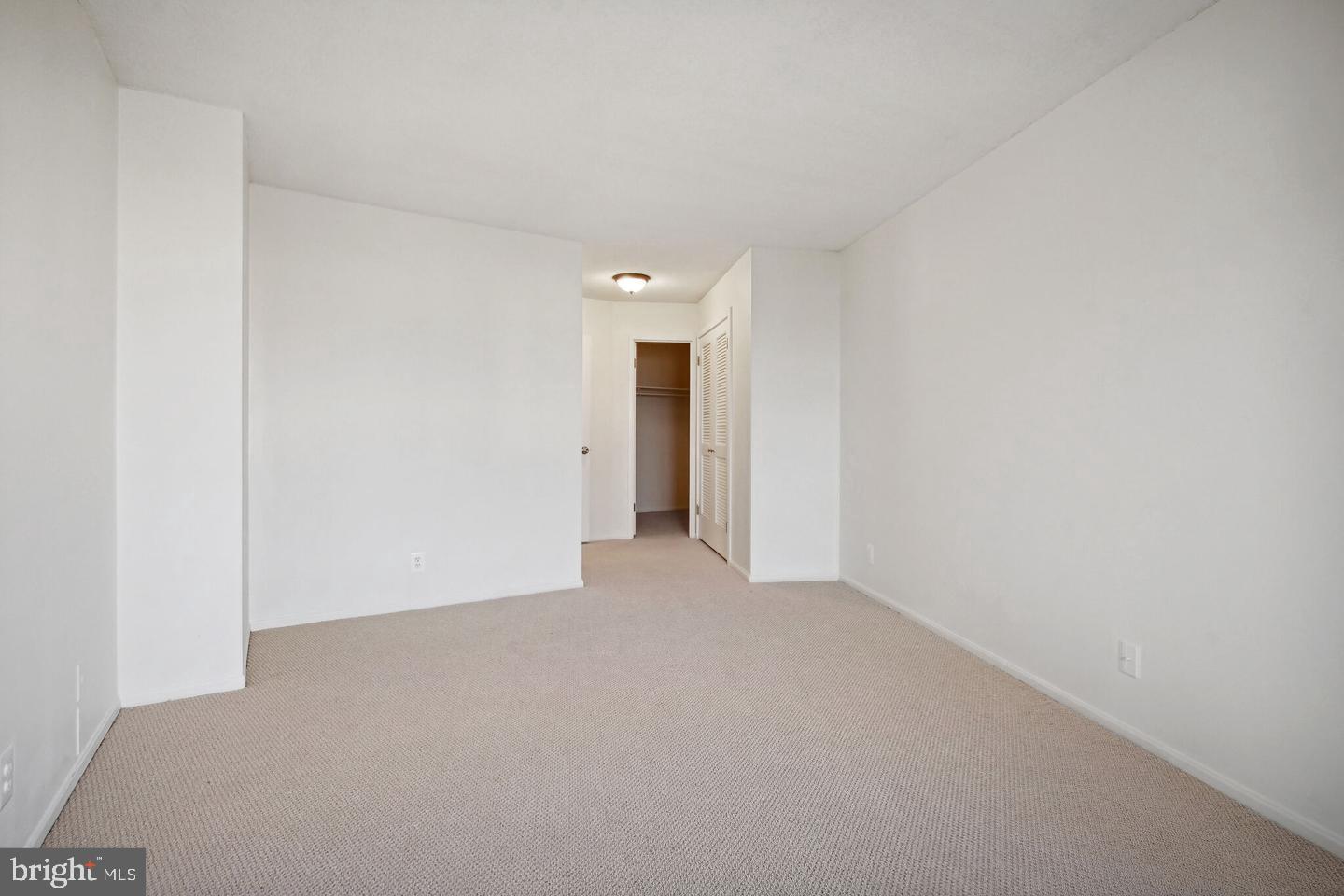 307 YOAKUM PKWY #1015