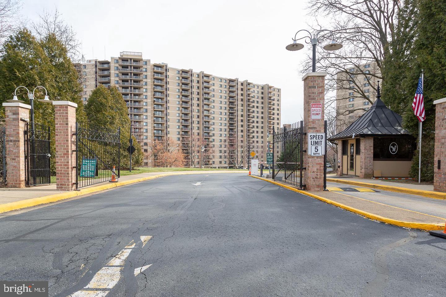 307 YOAKUM PKWY #1015