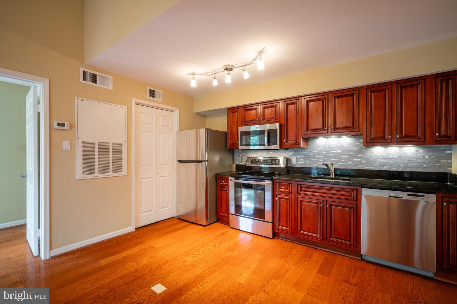 3306 Wyndham Cir #325