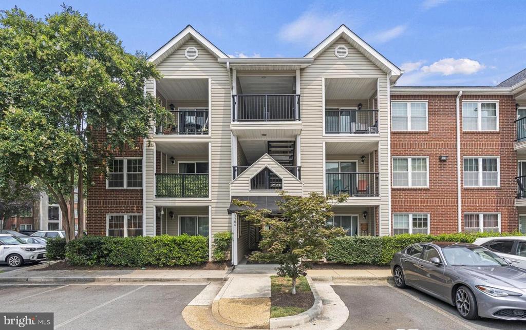 3306 Wyndham Cir #325