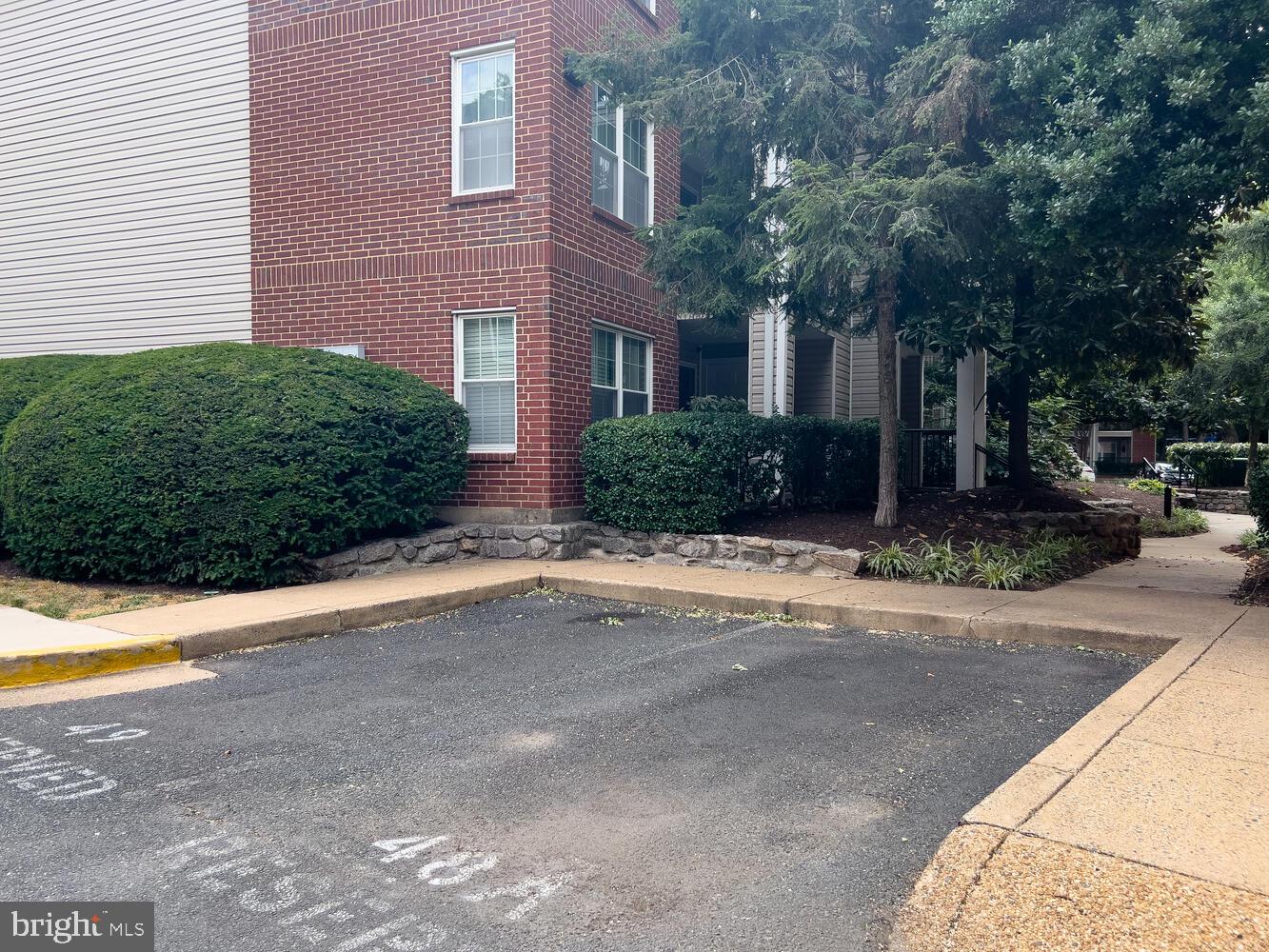 3306 Wyndham Cir #325