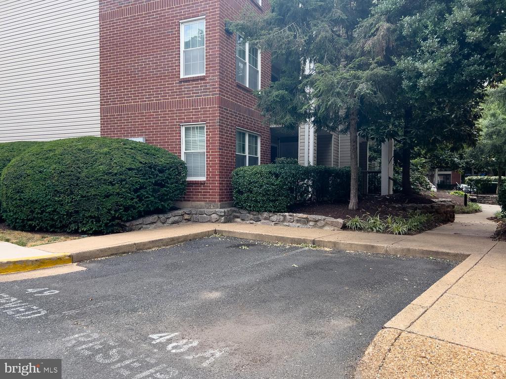 3306 Wyndham Cir #325